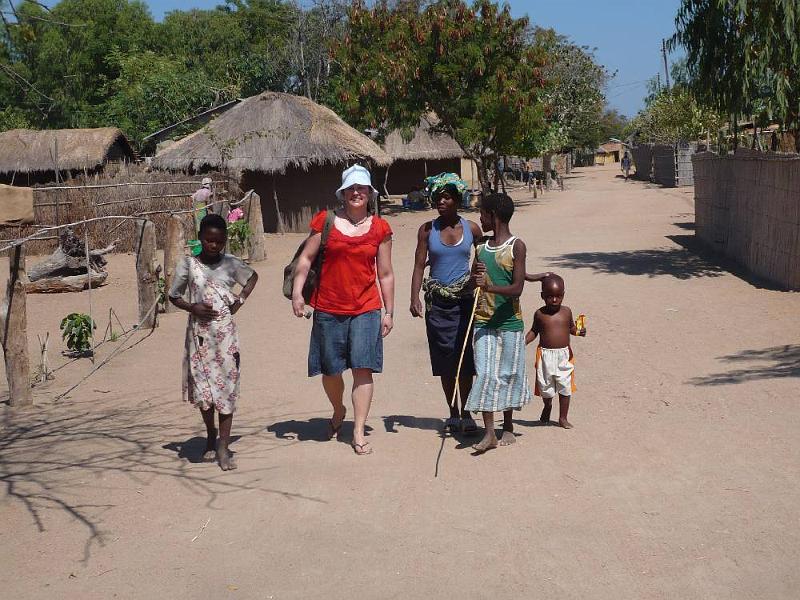 image030.JPG - man läuft selten ohne Begleitung