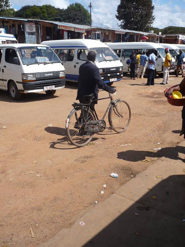 imageB005.jpg - Busbahnhof in Mzuzu
