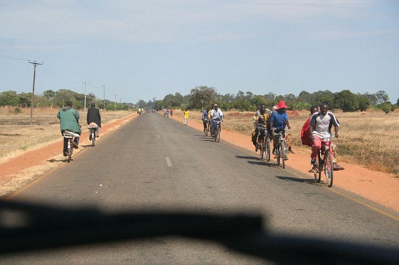 sambiaB006.jpg - Rush-Hour