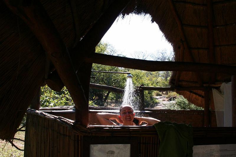 sambiaB010.jpg - warme Open-Air-Dusche - herrlich!!
