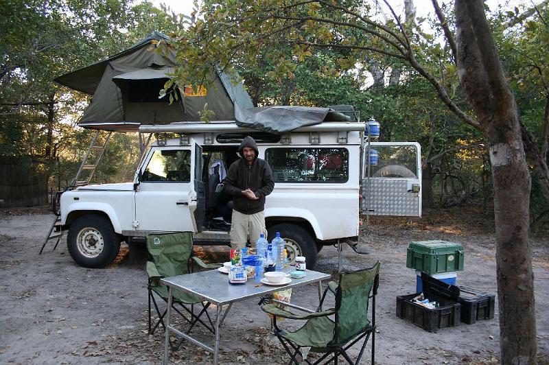 sambiaB017.jpg - nach einer eiskalten Nacht im Kafue NP