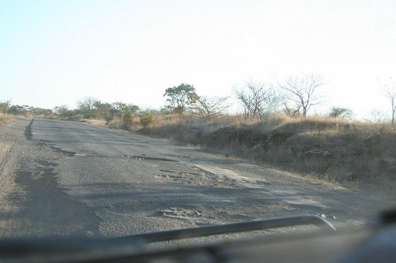 sambiaB019.jpg - Hauptverkehrsstraße von Lusaka nach Livingstone