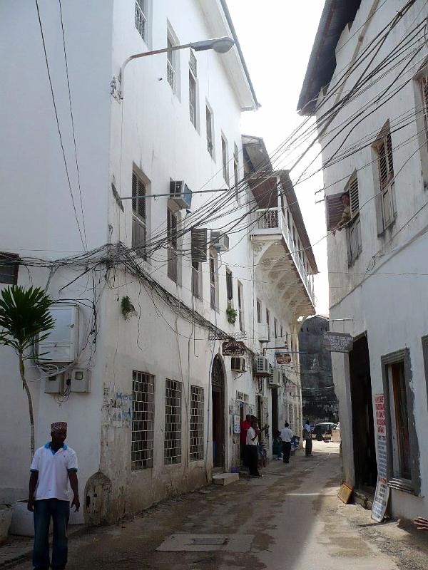 tansE001E.jpg - viele enge Gassen - oft zu schmal für Autos