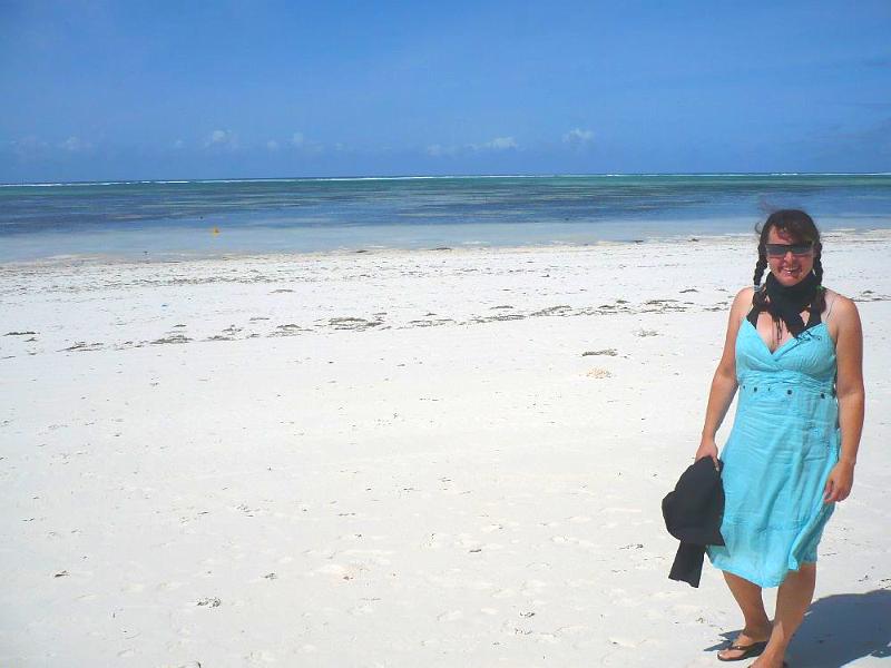 tansE016.jpg - Strand an der Ostküste Sansibars (Bweeju)